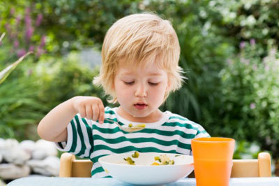 2 1401760703 - 让孩子自己吃饭是一种对孩子的尊重